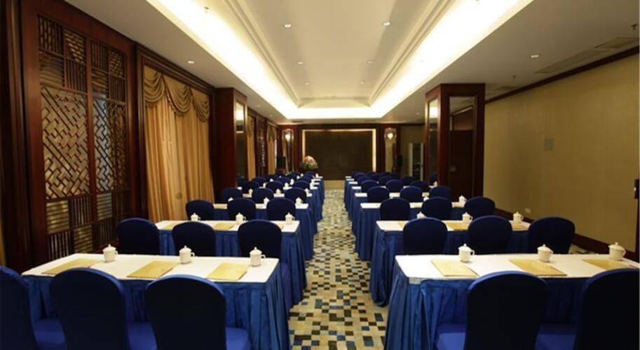 Grand Royal Hotel