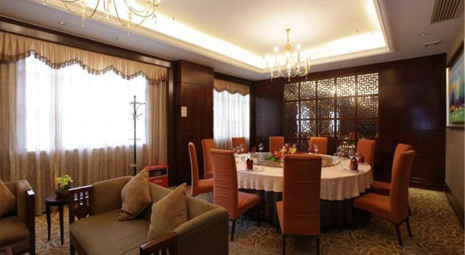 Grand Royal Hotel
