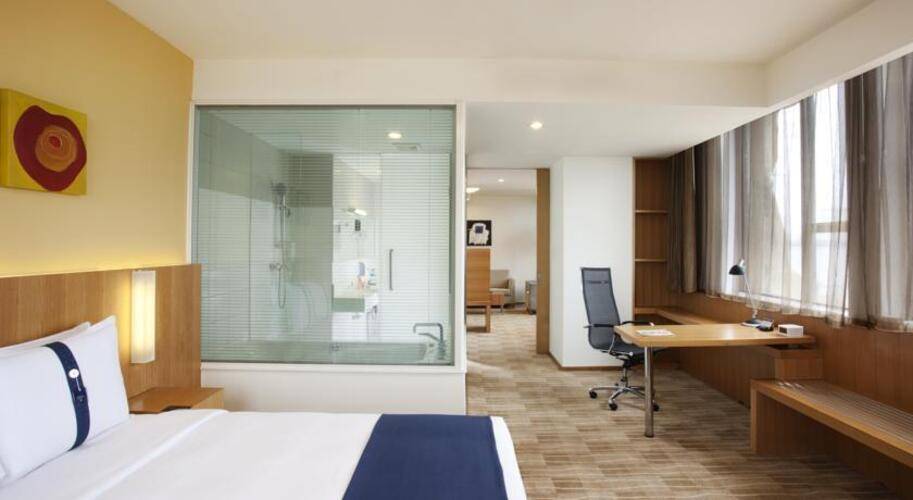 Holiday Inn Express Minzuyuan
