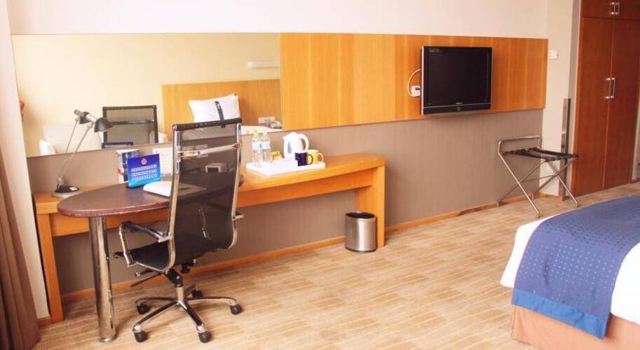 Holiday Inn Express Minzuyuan