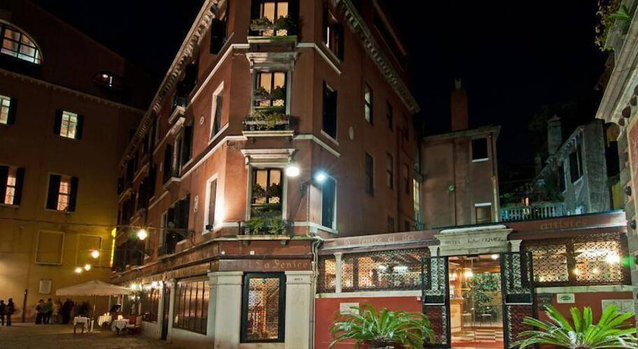 La Fenice Et Des Artistes Hotel
