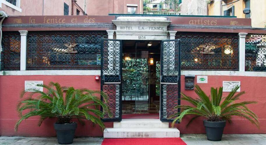 La Fenice Et Des Artistes Hotel