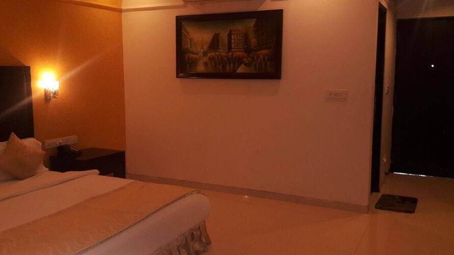 Royal Mirage Boutique