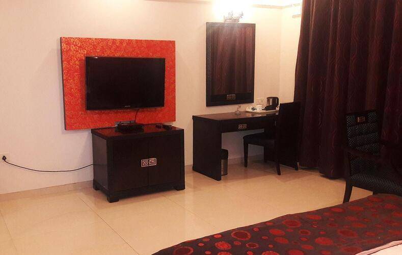 Royal Mirage Boutique