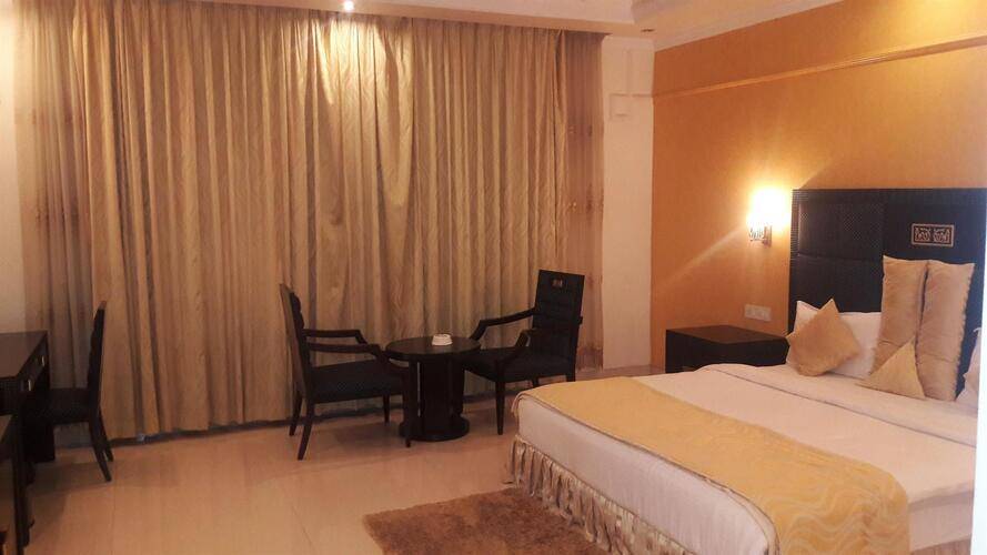 Royal Mirage Boutique