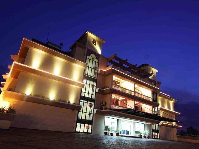 Queeny Hotel