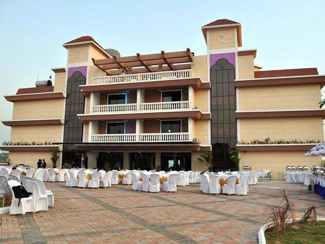 Queeny Hotel