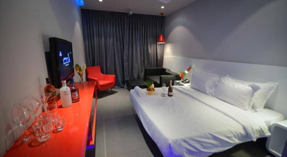Sinq Party Hotel