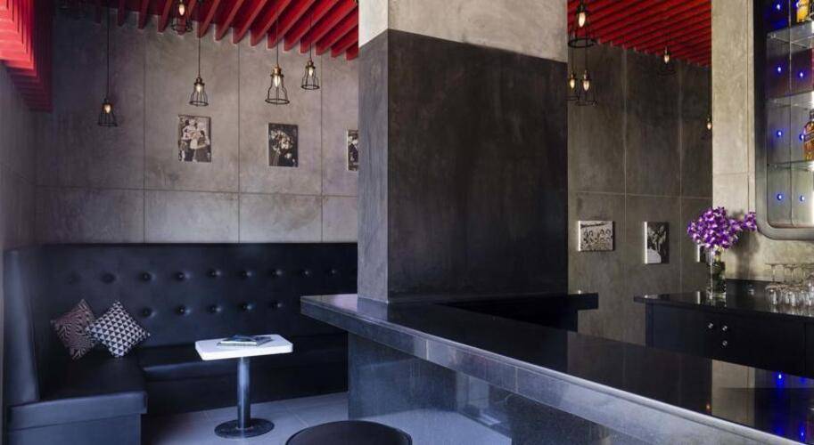 Sinq Party Hotel