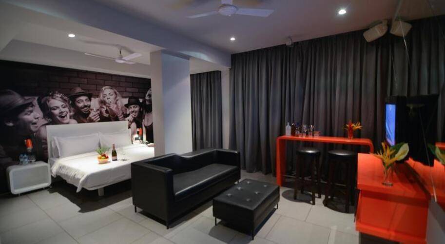 Sinq Party Hotel