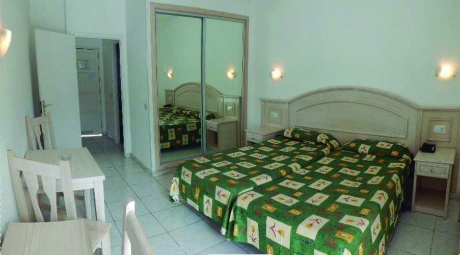La Carabela Hotel