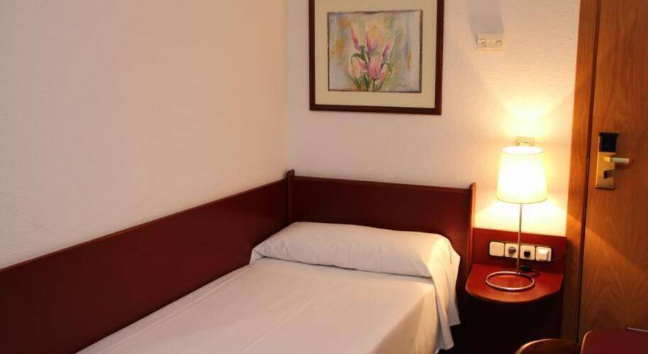 Casual Colours Barcelona (Ex. Medium Prisma Hotel) — фото 11