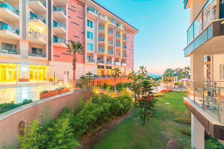 Ramada Resort By Wyndham Kusadasi & Golf