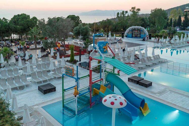 Ramada Resort By Wyndham Kusadasi & Golf