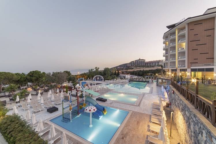 Ramada Resort By Wyndham Kusadasi & Golf
