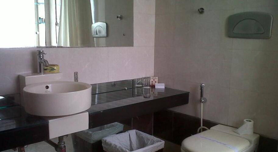 Shervani Nehru Palace Hotel