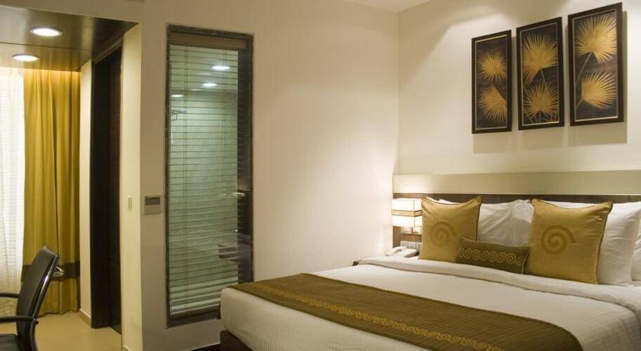 Shervani Nehru Palace Hotel