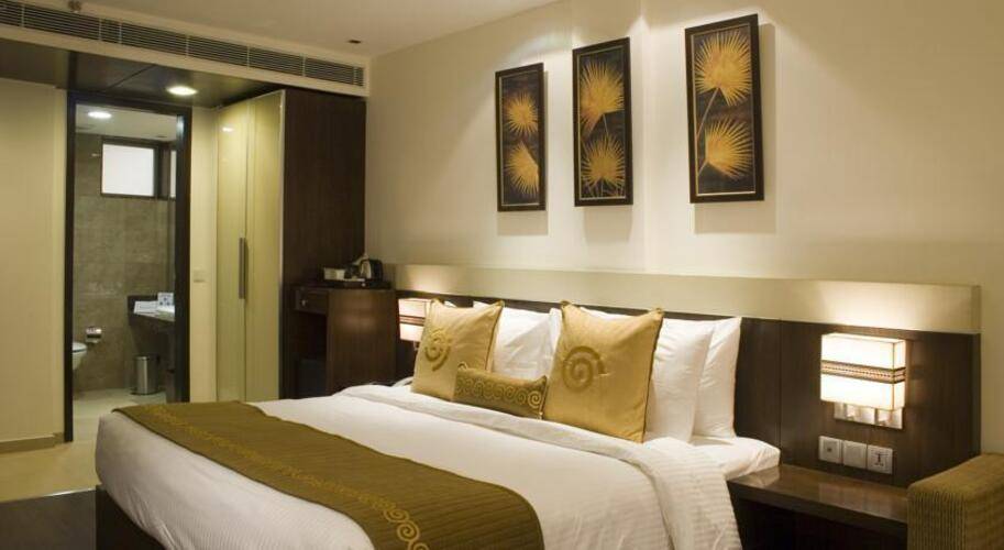 Shervani Nehru Palace Hotel