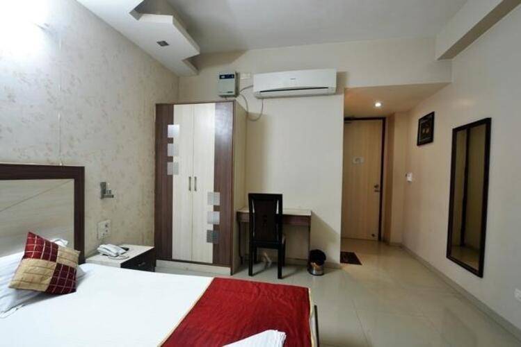 Rockwell Plaza Hotel