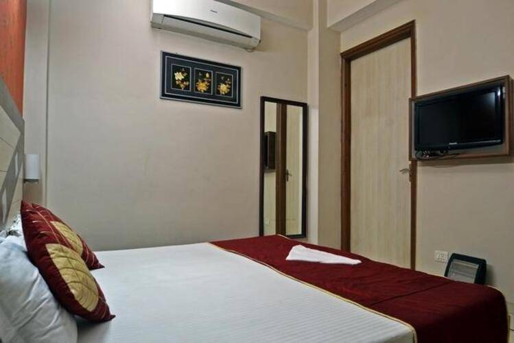 Rockwell Plaza Hotel