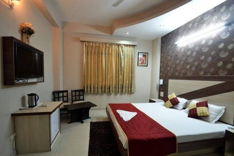 Rockwell Plaza Hotel