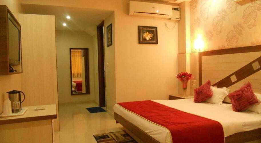Rockwell Plaza Hotel