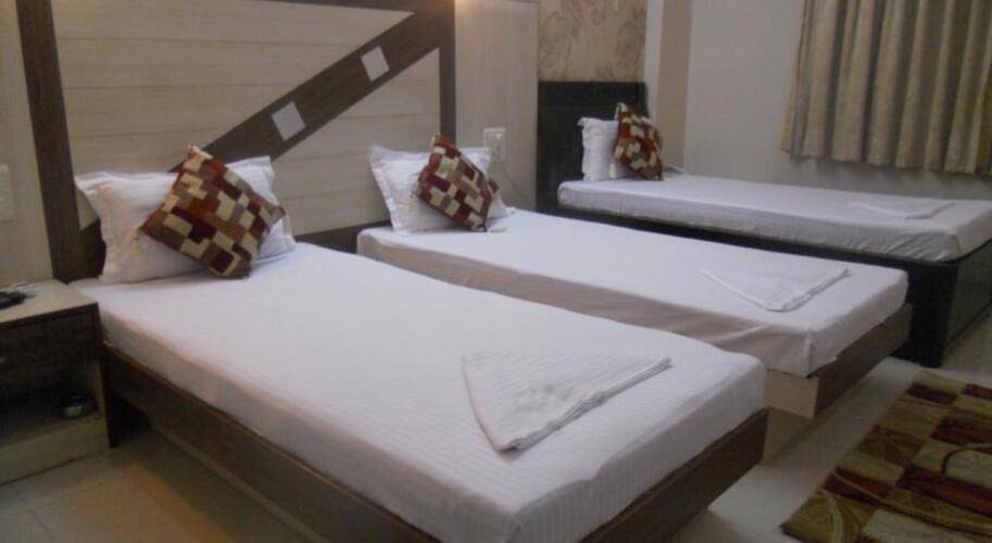 Rockwell Plaza Hotel