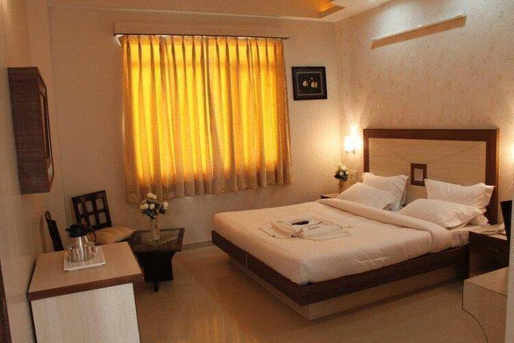 Rockwell Plaza Hotel
