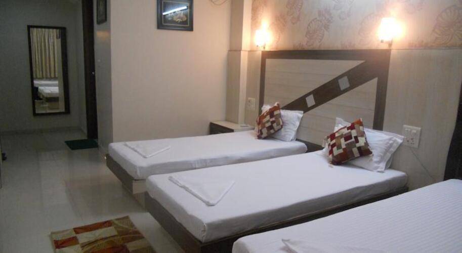 Rockwell Plaza Hotel