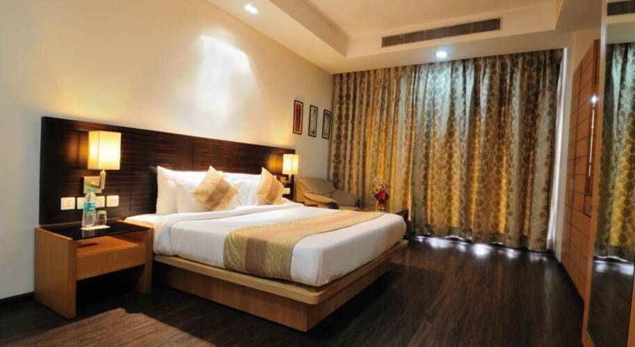 Mapple Emerald Hotel