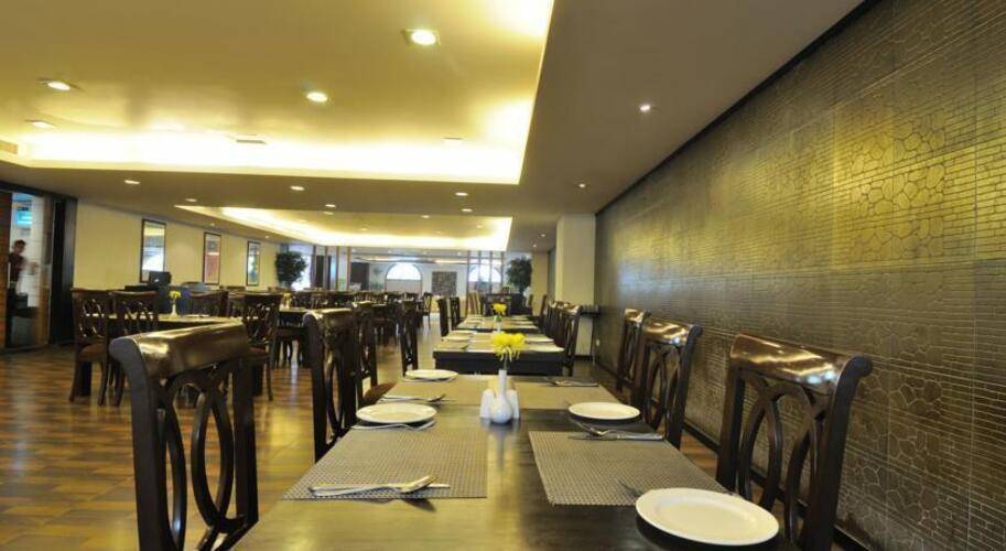 Mapple Emerald Hotel
