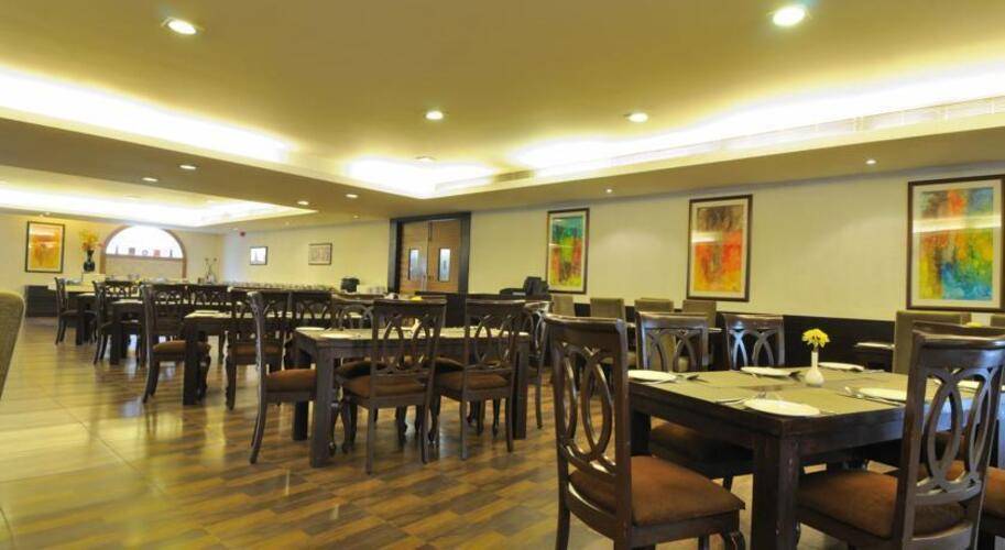 Mapple Emerald Hotel
