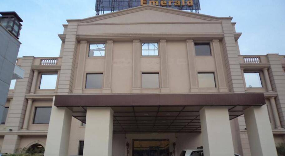 Mapple Emerald Hotel