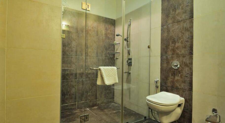 Mapple Emerald Hotel