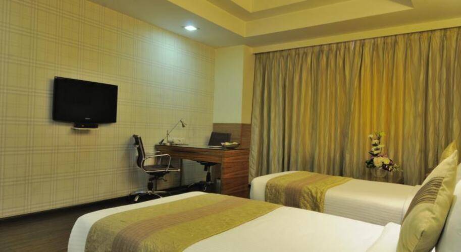 Mapple Emerald Hotel