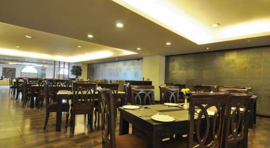 Mapple Emerald Hotel