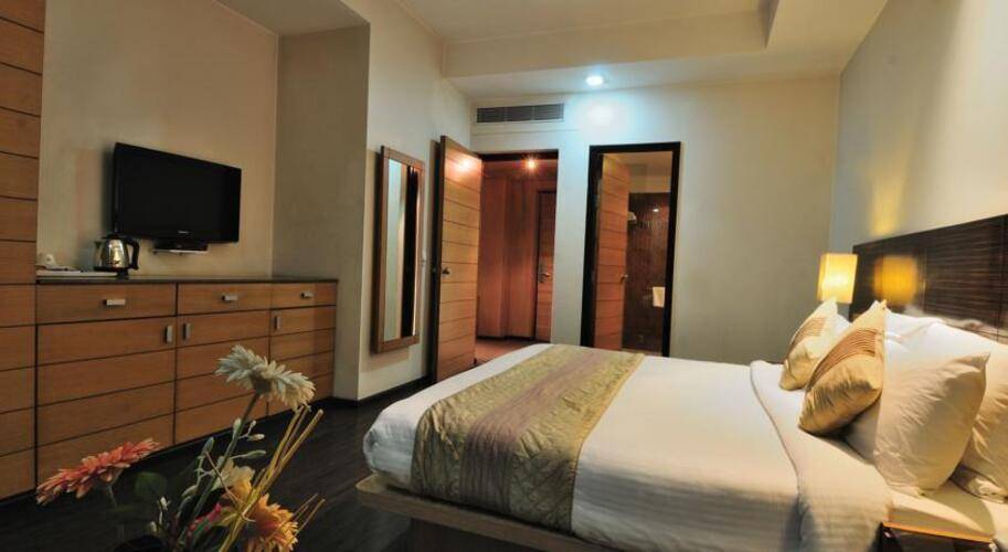 Mapple Emerald Hotel
