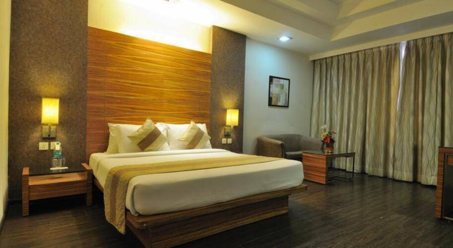 Mapple Emerald Hotel