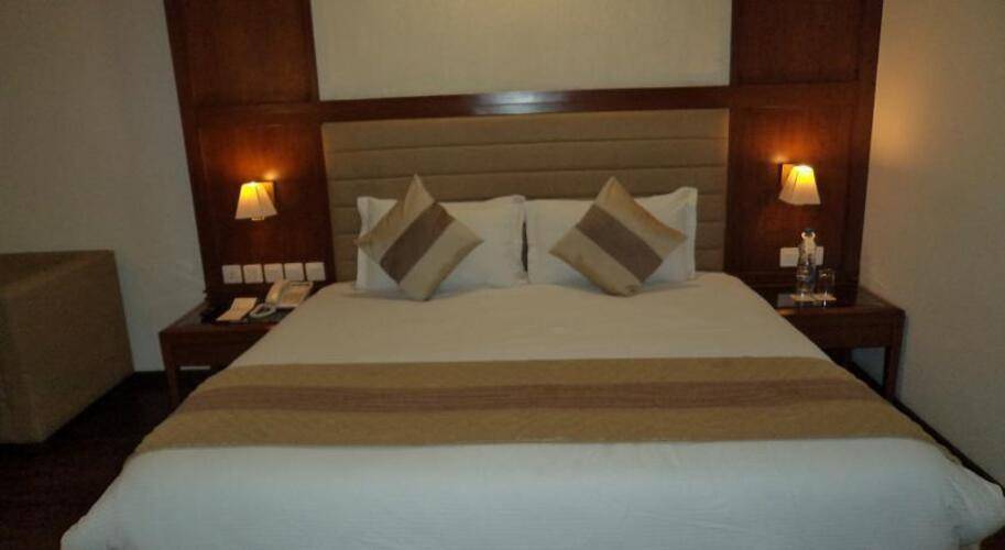 Mapple Emerald Hotel