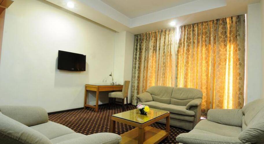 Mapple Emerald Hotel