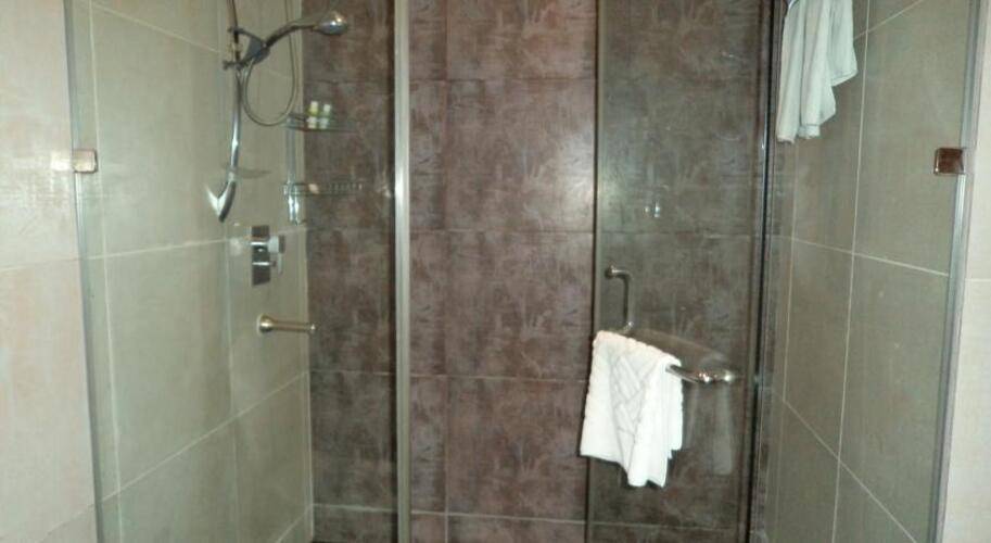 Mapple Emerald Hotel