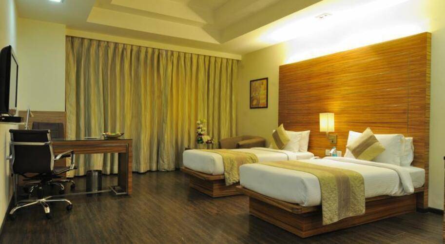 Mapple Emerald Hotel