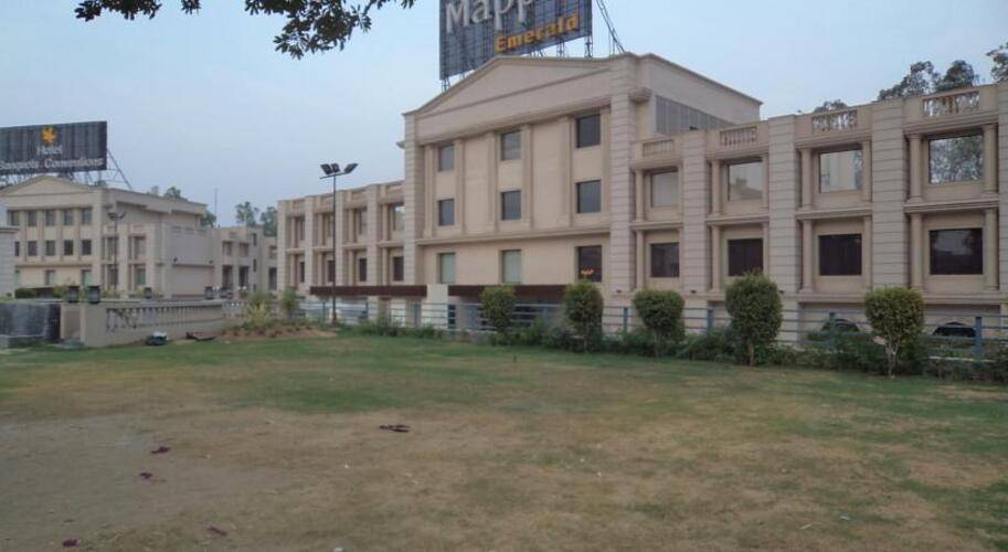 Mapple Emerald Hotel