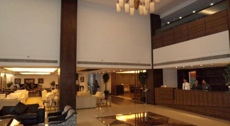Mapple Emerald Hotel