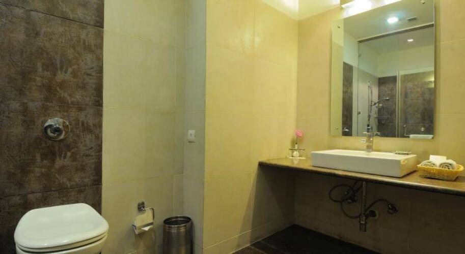 Mapple Emerald Hotel