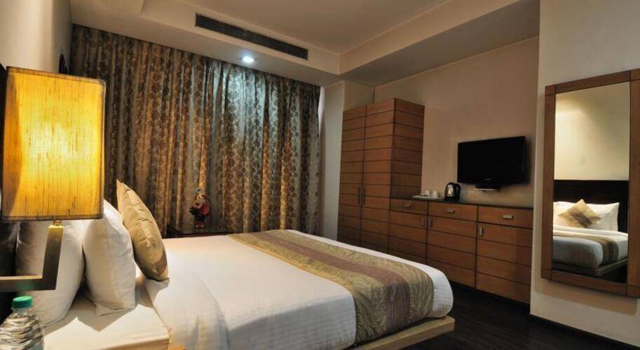 Mapple Emerald Hotel