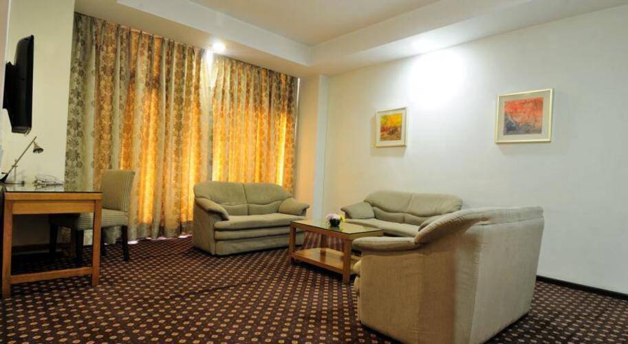 Mapple Emerald Hotel