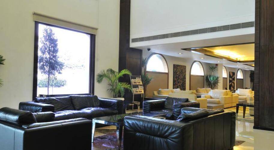 Mapple Emerald Hotel