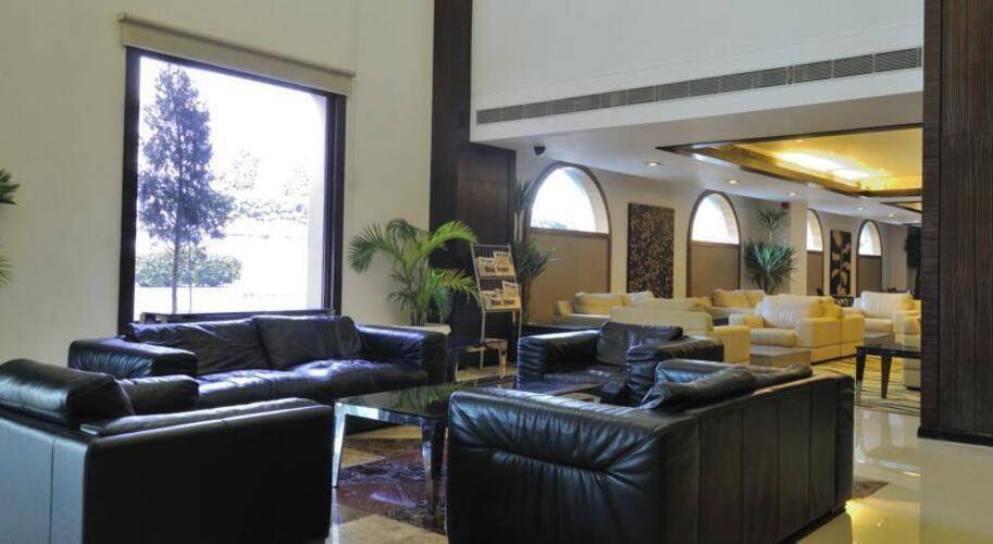 Mapple Emerald Hotel