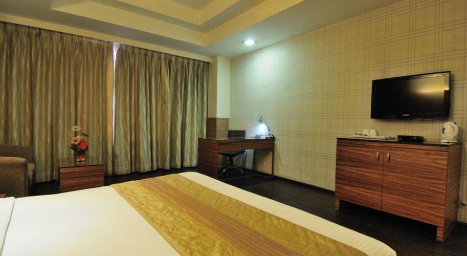 Mapple Emerald Hotel